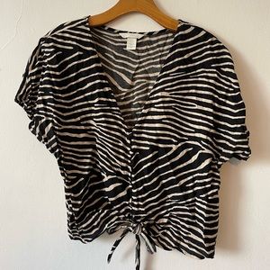 H&M beige zebra button down cropped top